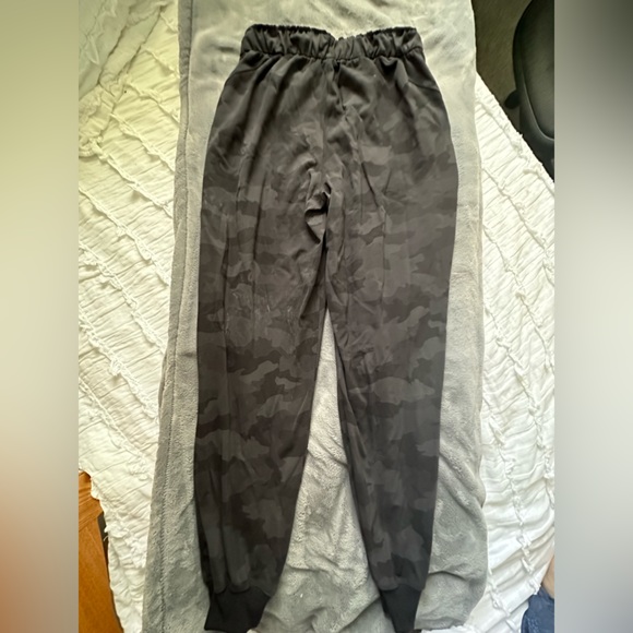 Lulu Lemon camouflage joggers - Picture 2 of 4